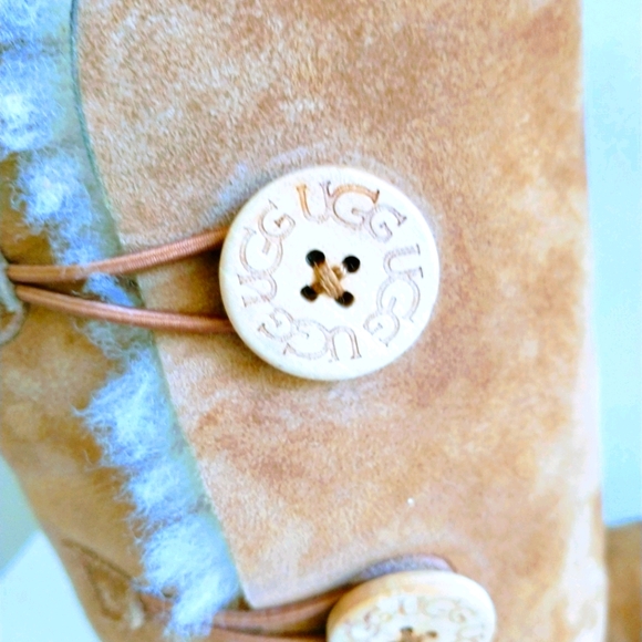 UGG Bailey Button Tripletll Boots - Picture 6 of 16